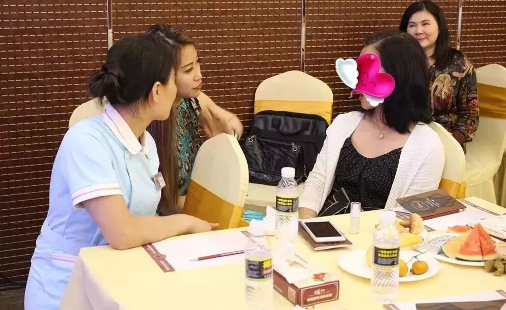 莊沛沛老師在與PVIP會(huì)員討論美膚話題